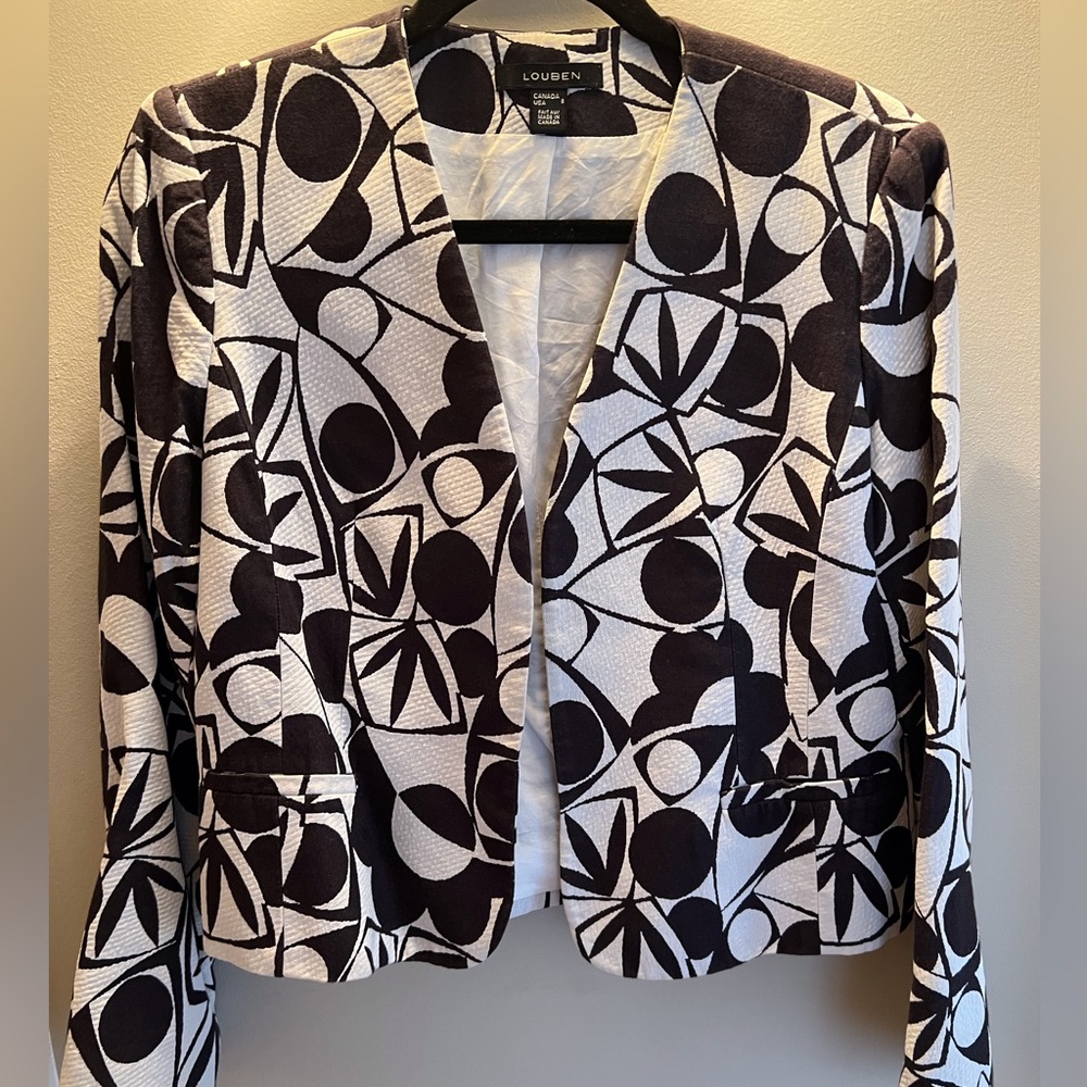 Black and white jacket-size 8